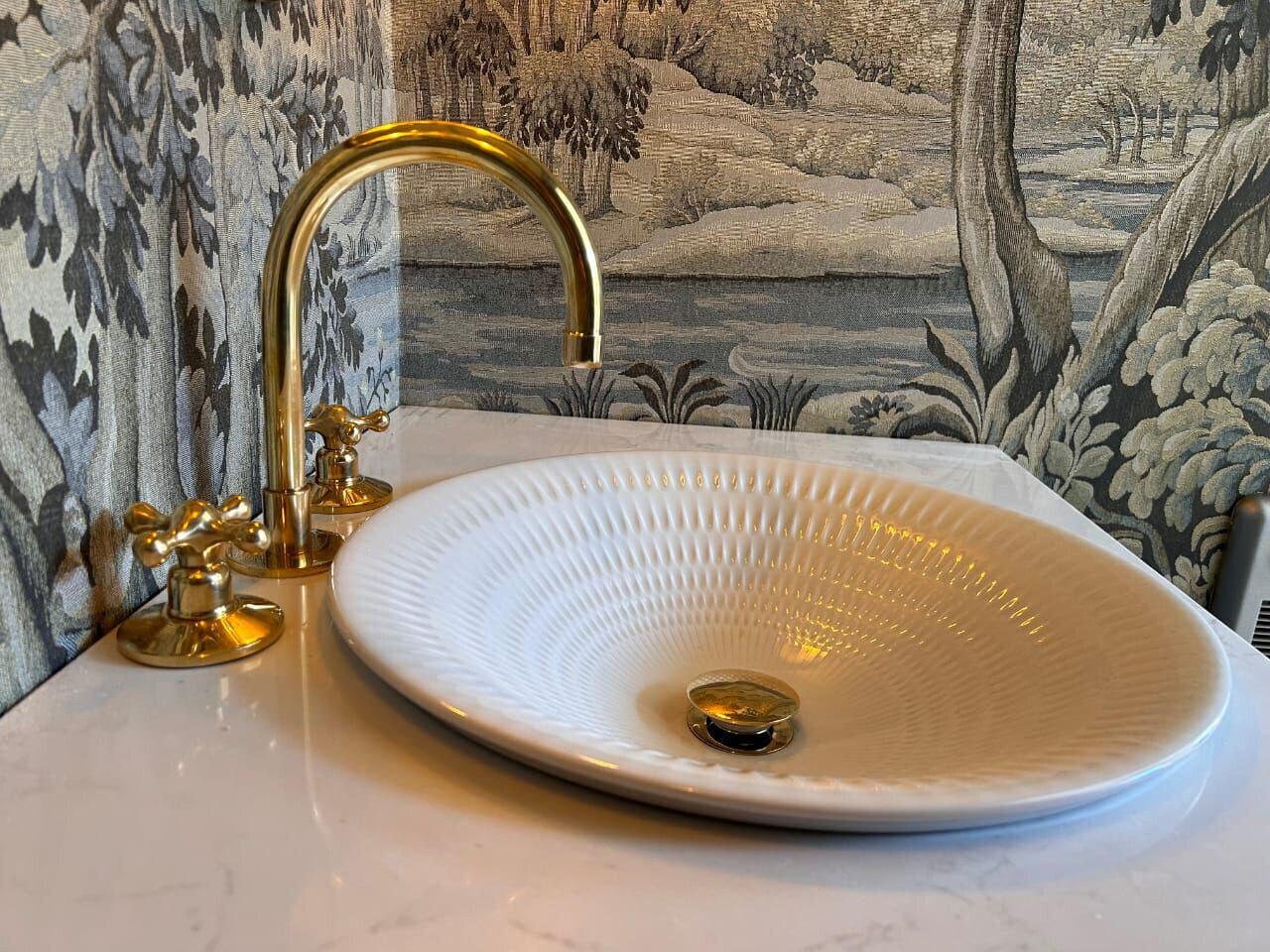 Unlacquered Solid brass bathroom Widespread Faucet , Vanity three holes faucet , 3 holes faucet vanity with Simple cross handles