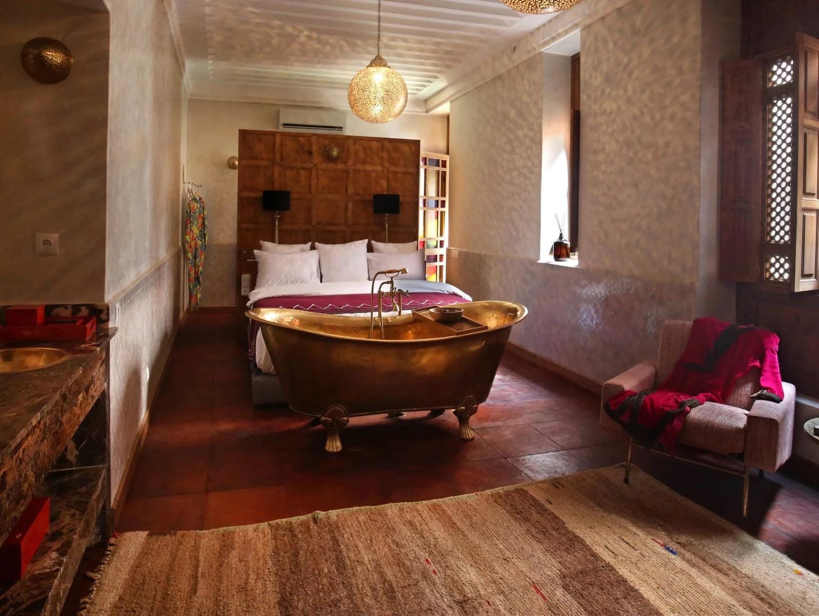 Solid Brass Clawfoot Bathtub – Freestanding Vintage Tub