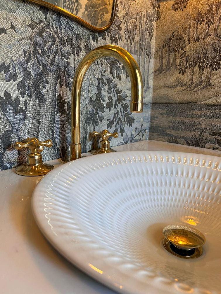 Unlacquered Solid brass bathroom Widespread Faucet , Vanity three holes faucet , 3 holes faucet vanity with Simple cross handles